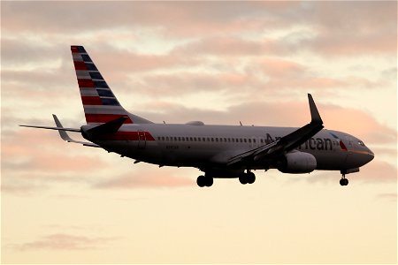 American Airlines 737-800 arriving at BOS