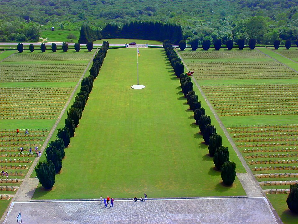 Ossuaire de Douaumont vue du haut