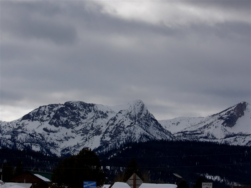 Cloudy winter morning in Stanley