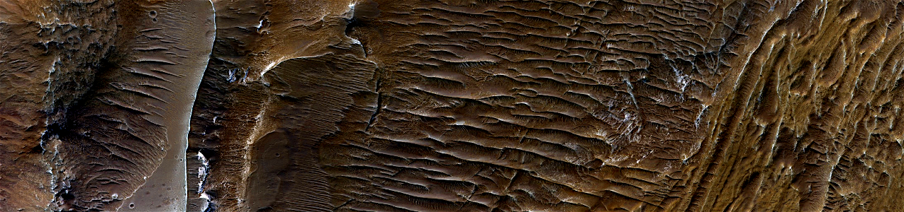Mars - Mixed Sulfates along Melas Chasma Wallrock photo