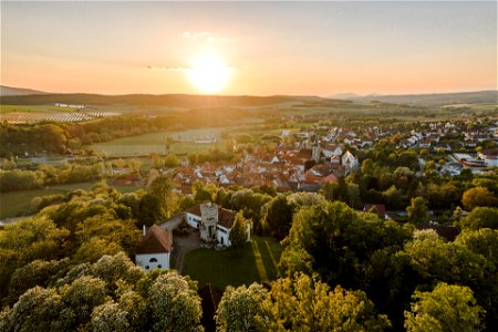 Blick von oben auf Seßlach in der Abendsonne