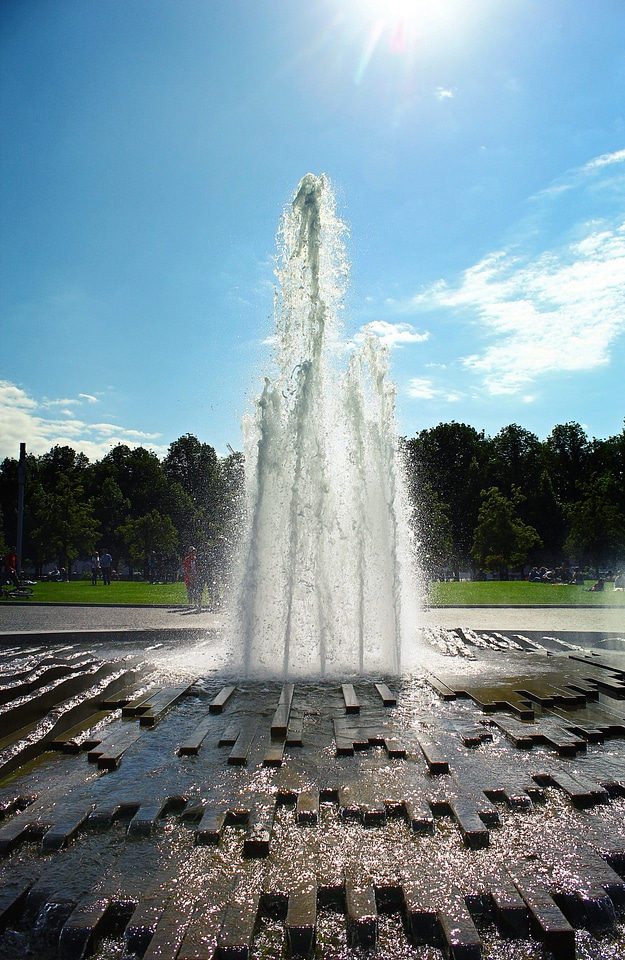 Wet water feature bubble