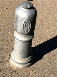 Grenade - Poteau de rue