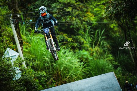 Downhill Urbano 2022