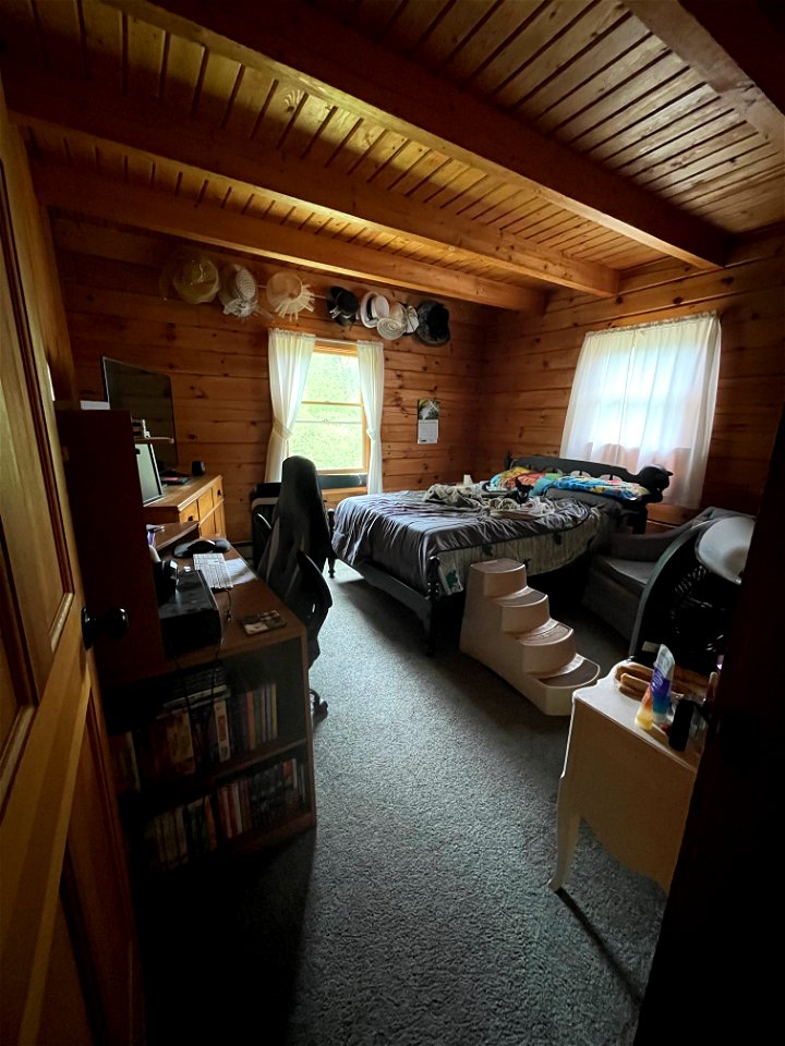 Downstairs Bedroom « Den »