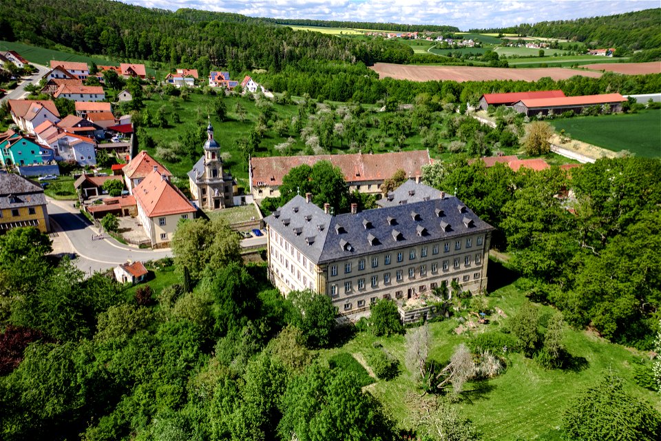 Schloss Gereuth mit Park und Wirtschaftsgebäuden