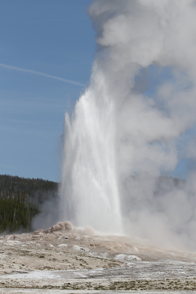 The Old Faithful Inn and Geyser.