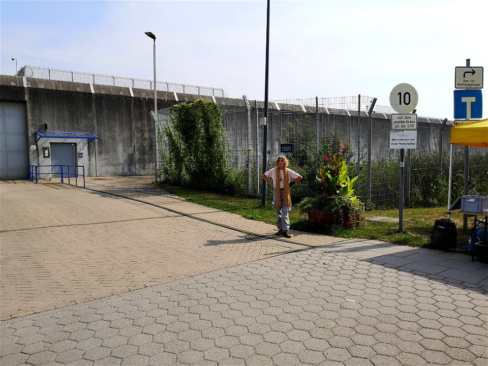 Zufahrt JVA Billwerder, Holger Isabelle Jänicke