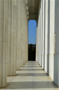 lincoln memorial columns photo