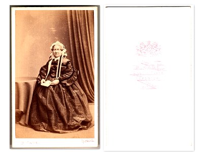 CooDyk_A20 Unidentified woman by Robert Cade