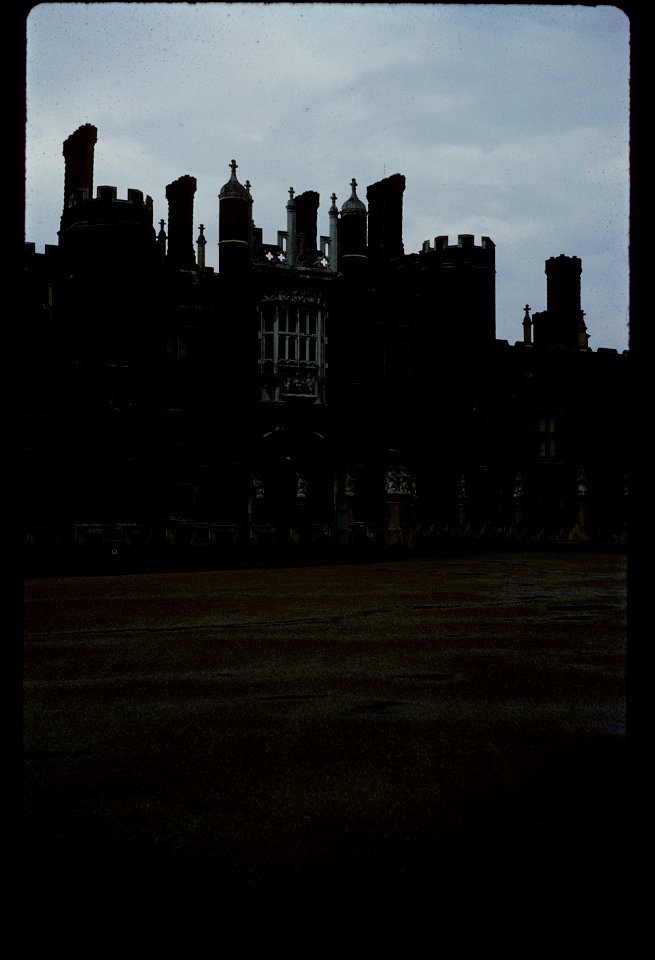 Hampton Court, Anne Boleyn Gate.