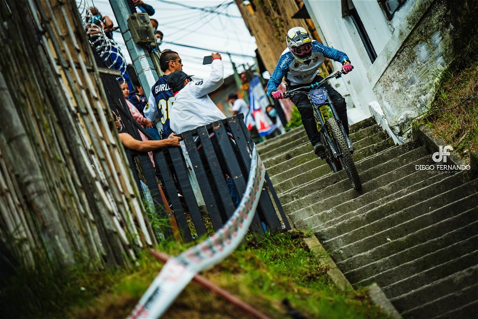 Downhill Urbano 2022