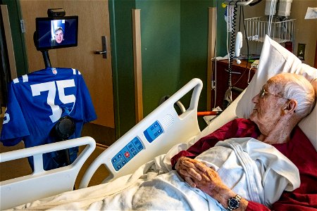 20170712 Colts Robot Visit to Patients 0207.jpg photo