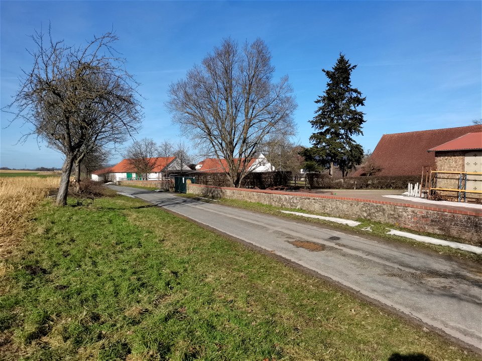 Namenlose Straße bei Hölsen