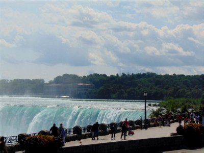 Pedestrians on Niagara Walkway