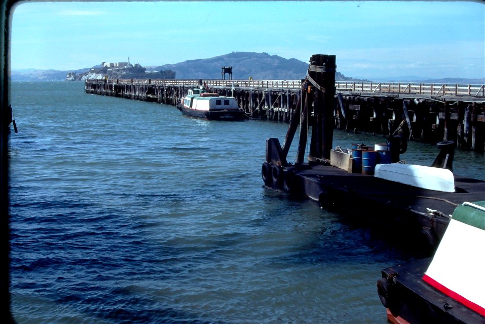 1976-05-CALI-FishermansWharf-02