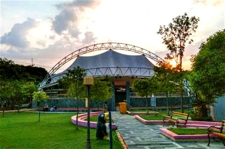 Bagian taman hijau di Alun-alun Ngawi