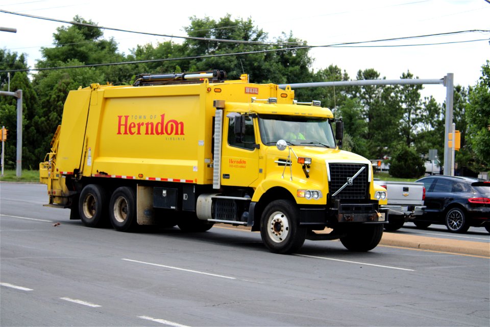Town of Herndon truck 121