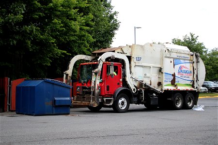 American Disposal truck 137 | CNG Mack MRU McNeilus Atlantic photo
