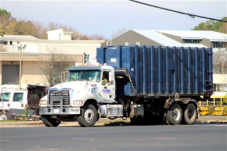 Patriot Disposal Truck 600 photo