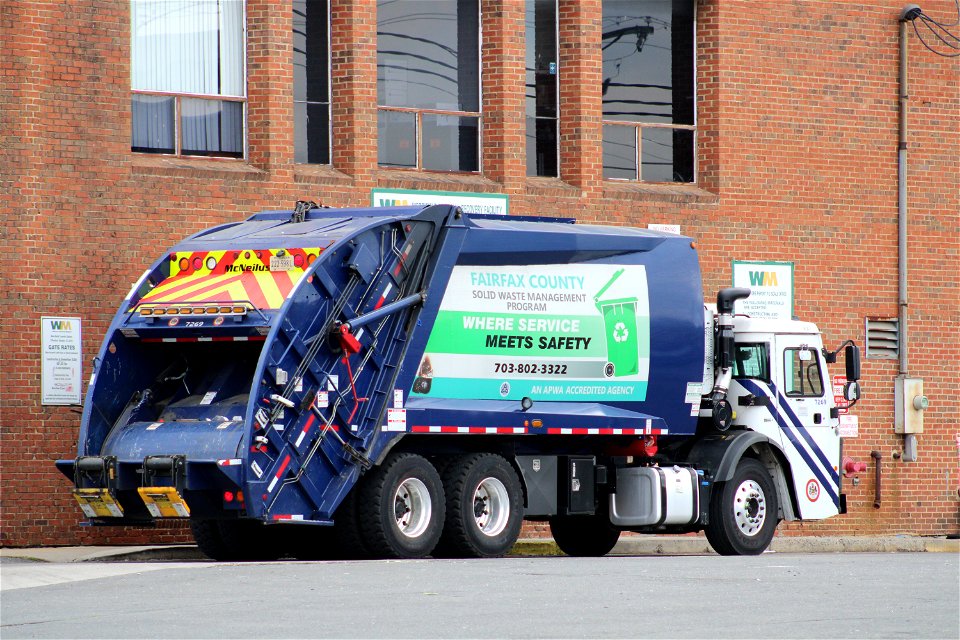 Fairfax County Truck 7269 | Mack LR McNeilus XC-RL