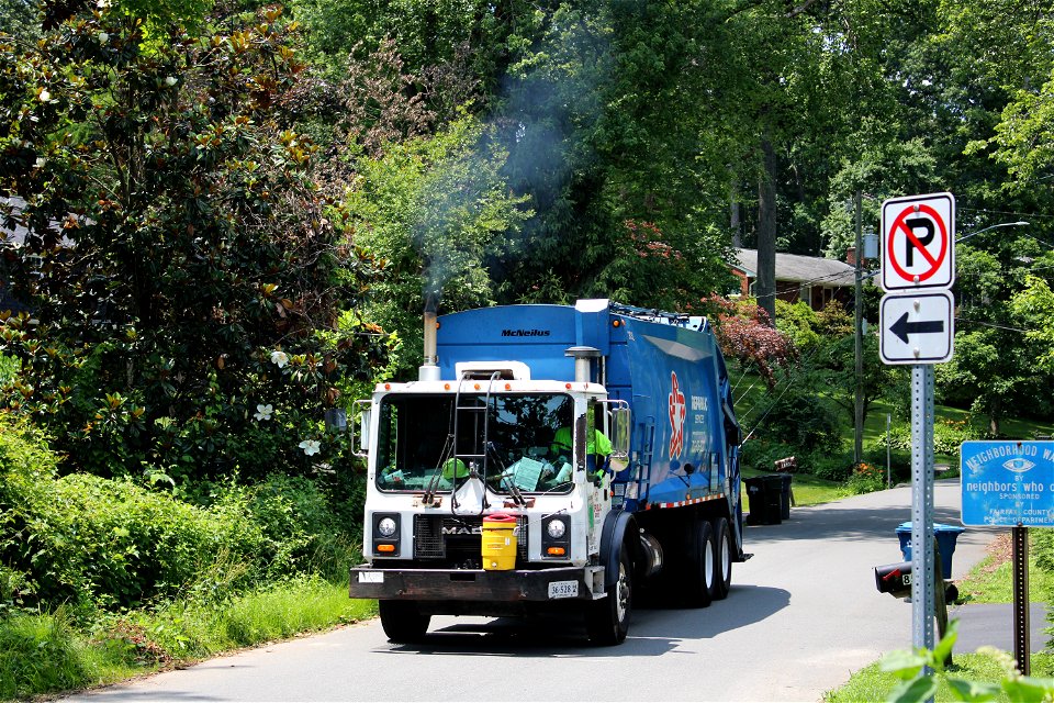 Republic Services truck 2052 | Mack MR Mcneilus XC-RL