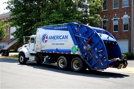 American Disposal truck 572 photo