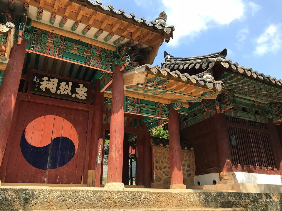 Chongryongsa in Tongyeong South Korea