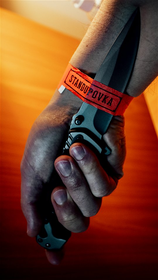 Standupovka wrist band & knife
