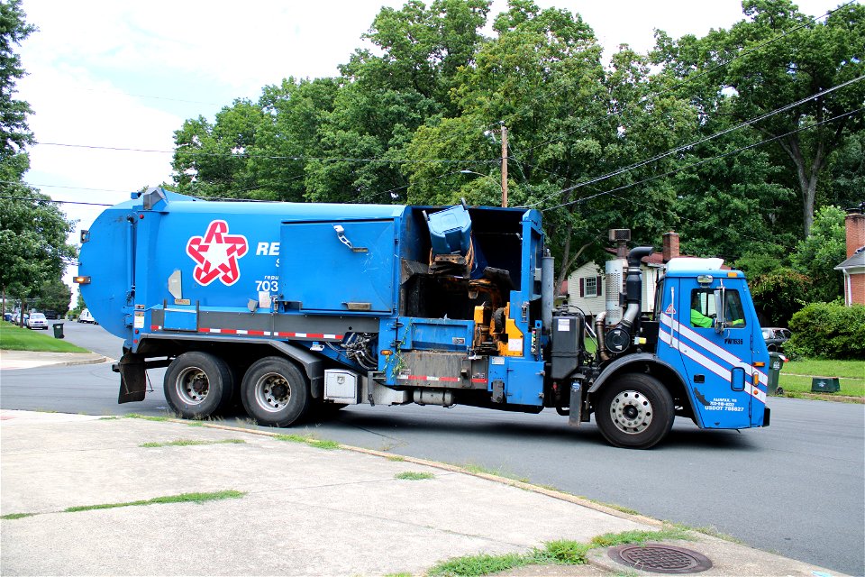 Republic Services truck 2400