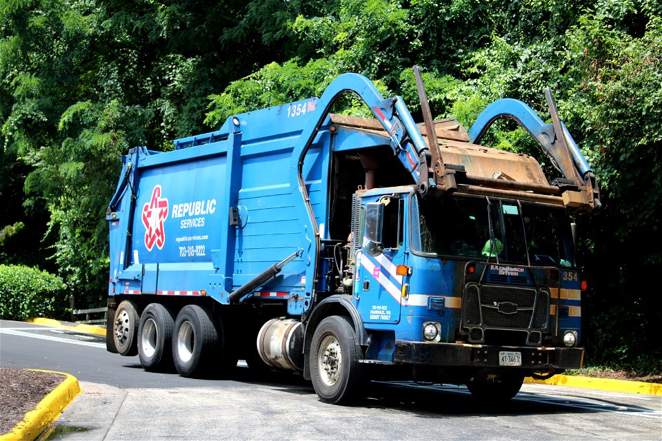 Republic Services truck 1354