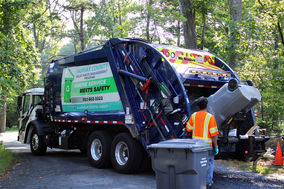 Fairfax County truck 7219 | Mack LR McNeilus XC-RL