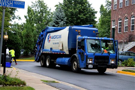 American Disposal truck 537 photo