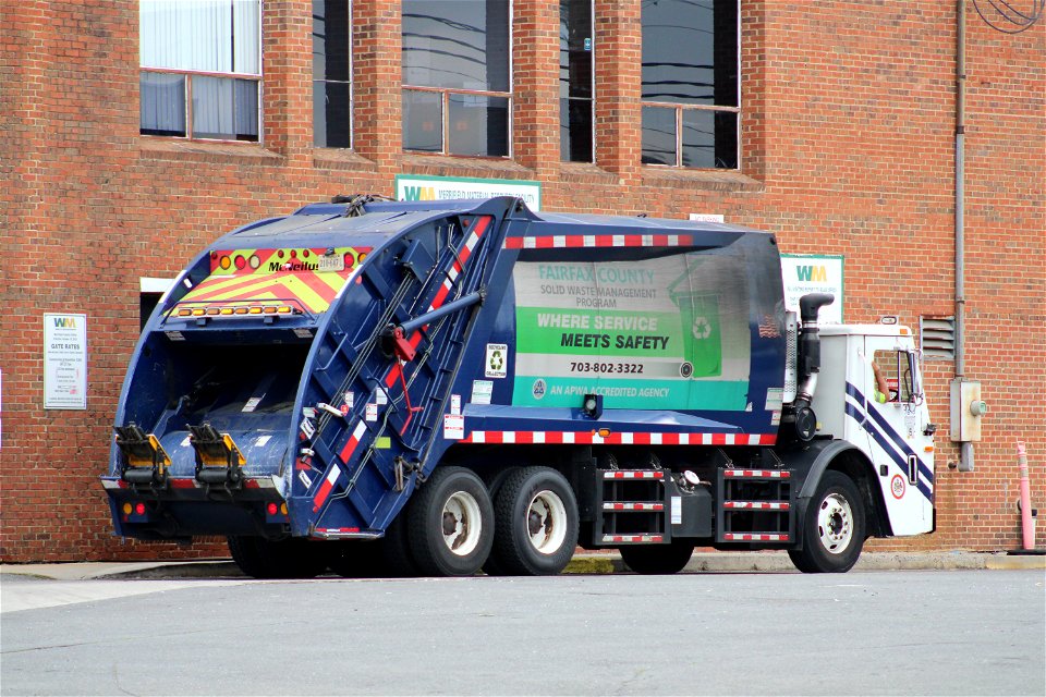 Fairfax County Truck 7613 | Mack LEU McNeilus XC-RL
