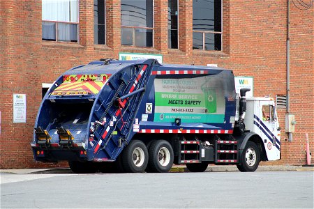 Fairfax County Truck 7613 | Mack LEU McNeilus XC-RL photo