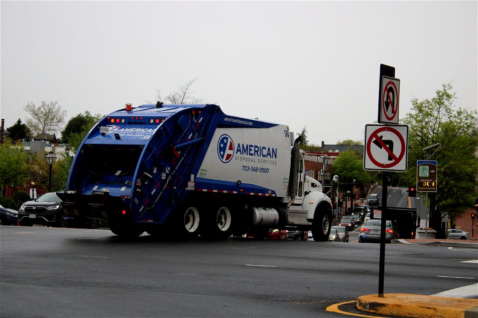 American Disposal truck 570