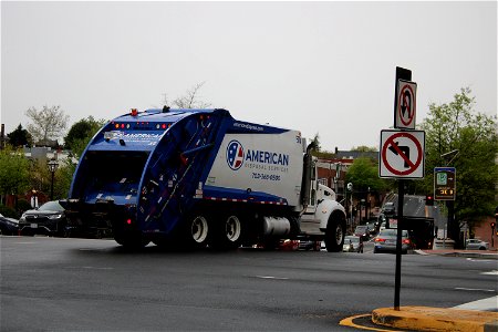 American Disposal truck 570 photo