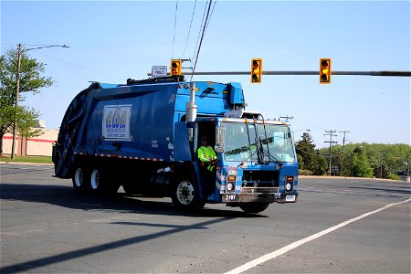 AAA (former Allied Waste) truck 2197 | Mack LE Mcneilus XC-RL