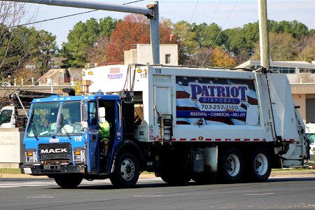 Patriot Disposal Truck 110 | Mack LR Heil DP5000 photo