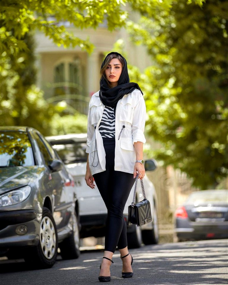 Golpush - Iranian Women Model Tehran, 2021, UHD Works (4)