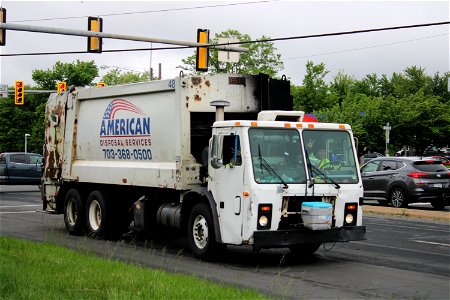 American Disposal truck 48 | Mack LE Heil DP5000 photo