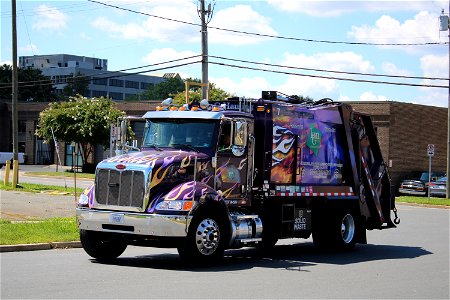 KMG 07 | Brand New Peterbilt 348 Pac-Mac RL photo