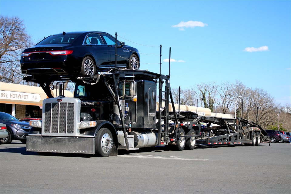 Peterbilt 379 car carrier