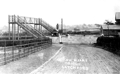wash lane lc x footbridge latchford hi-res photo