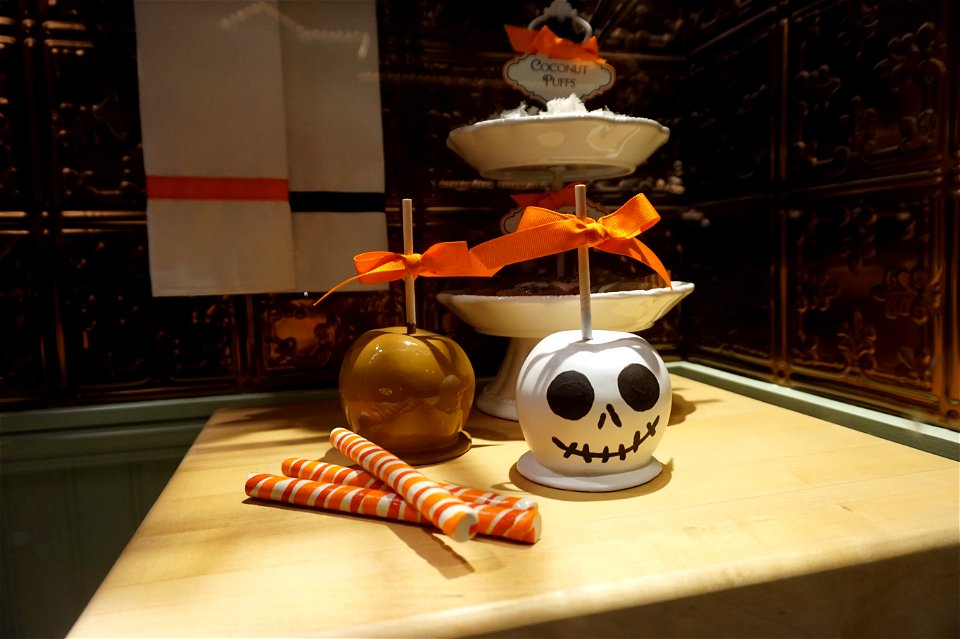Candy Apple display Disneyland, Nightmare before Christmas, orange and black