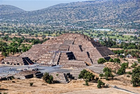 Teotihuacan - Piramide della Luna photo