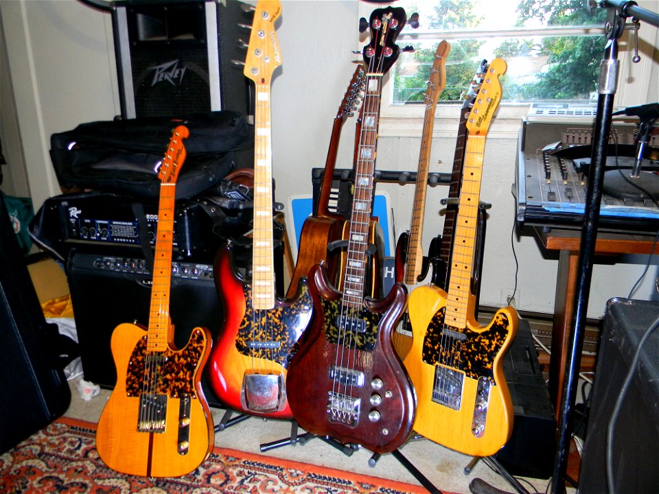 HS Anderson Guitars, H.S. Anderson Bask Bass, Bill's Brothers Madcat, Mad Cat, Bill Lawrence trigger II, HS Anderson BB1,