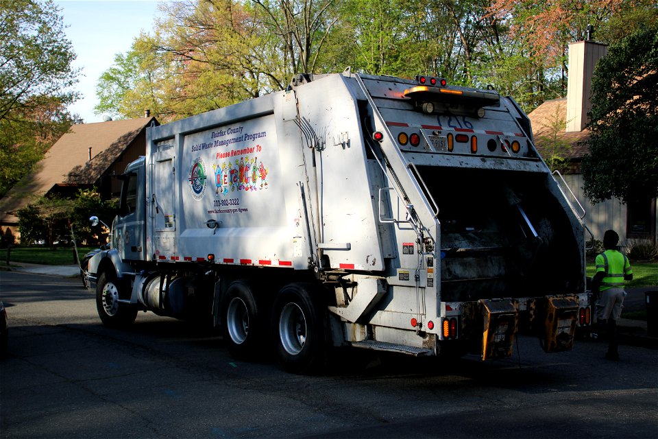 Fairfax County Truck 7216 | Volvo VHD Heil DP5000