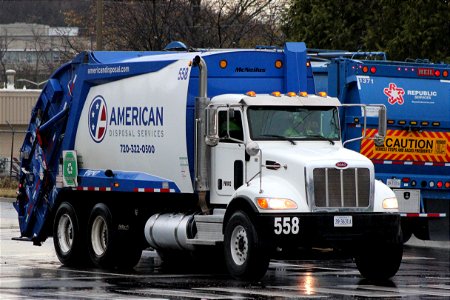 American Disposal Truck 558 | Peterbilt 348 McNeilus HD-RL photo