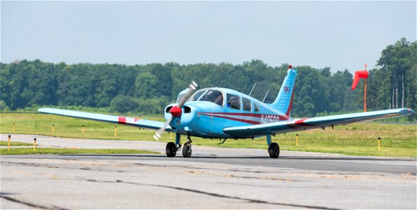Piper Warrior taxis photo